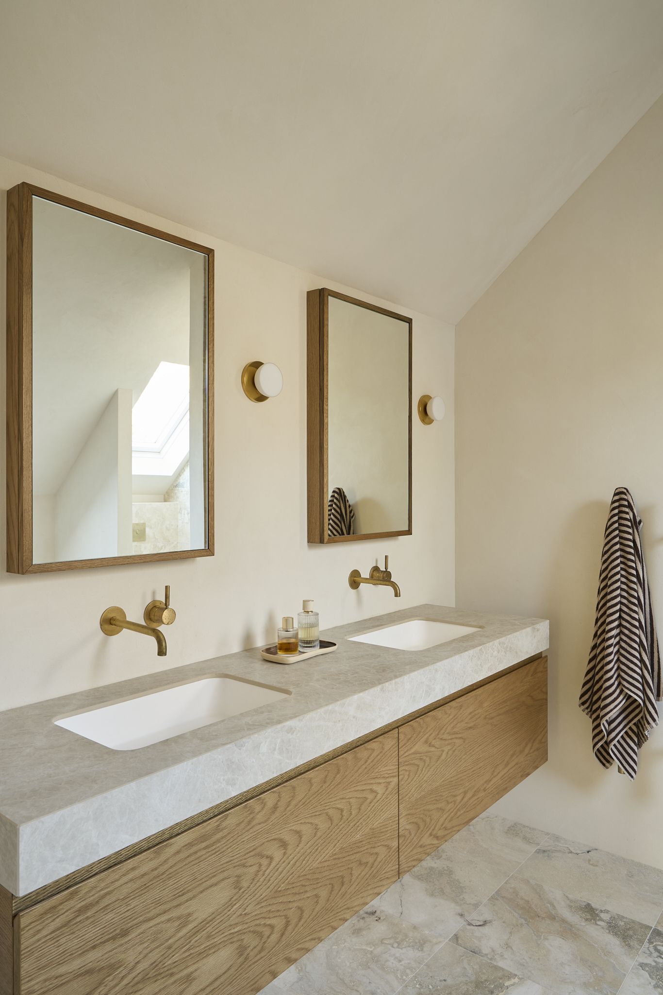 Ōhoka Renovation – aged oak, quartzite and brass interiors in an updated 1994 North Canterbury home by AW Architects – image 10
