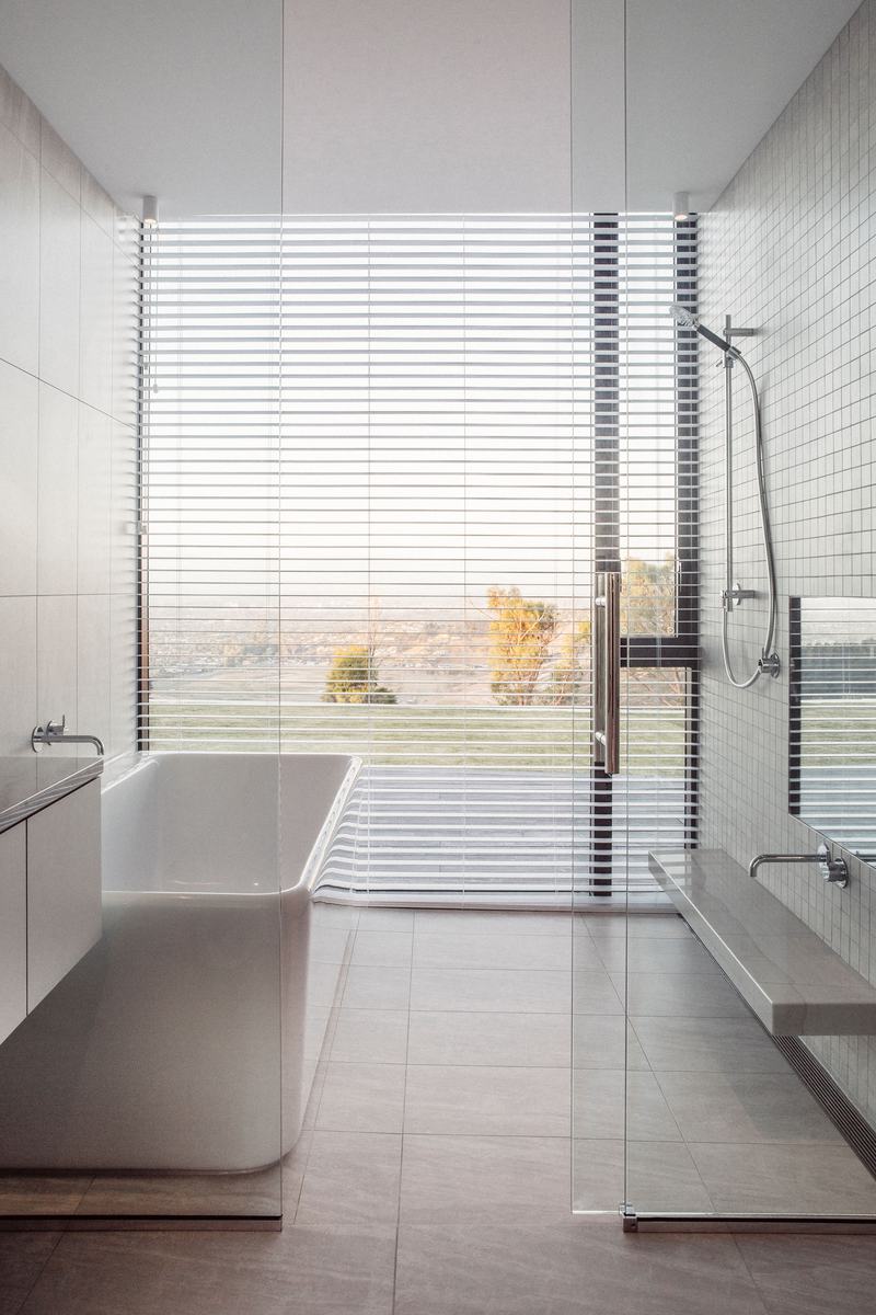 Worsley Spur, Cashmere – Port Hills house with bronze anodised upper level by AW Architects – image 9